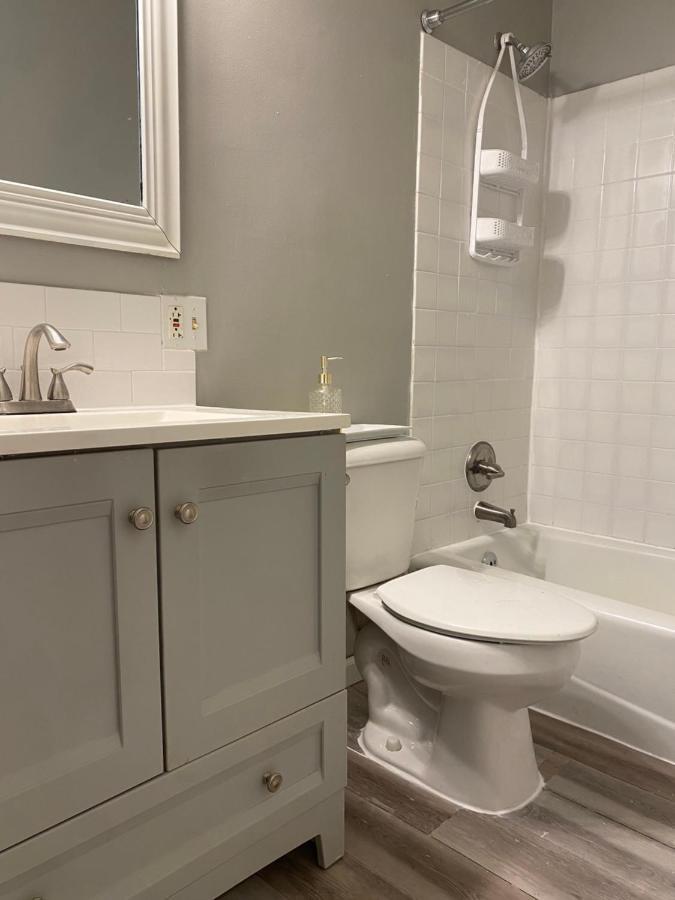 Cozy, 1St Floor Apartment 2Bdrms Plus Semi Private Room With Futon Pets With Fee Family Friendly Close To Everything Cleveland Eksteriør bilde