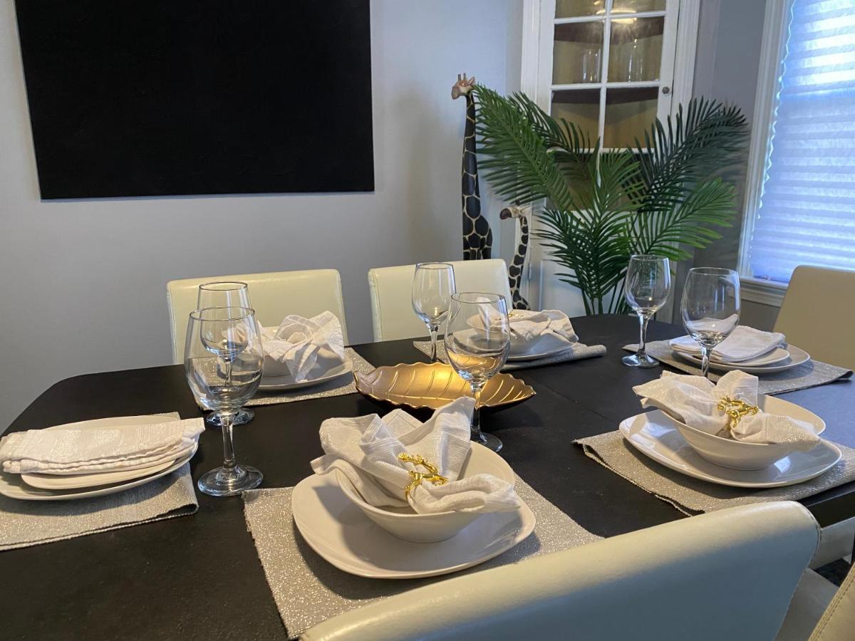 Cozy, 1St Floor Apartment 2Bdrms Plus Semi Private Room With Futon Pets With Fee Family Friendly Close To Everything Cleveland Eksteriør bilde