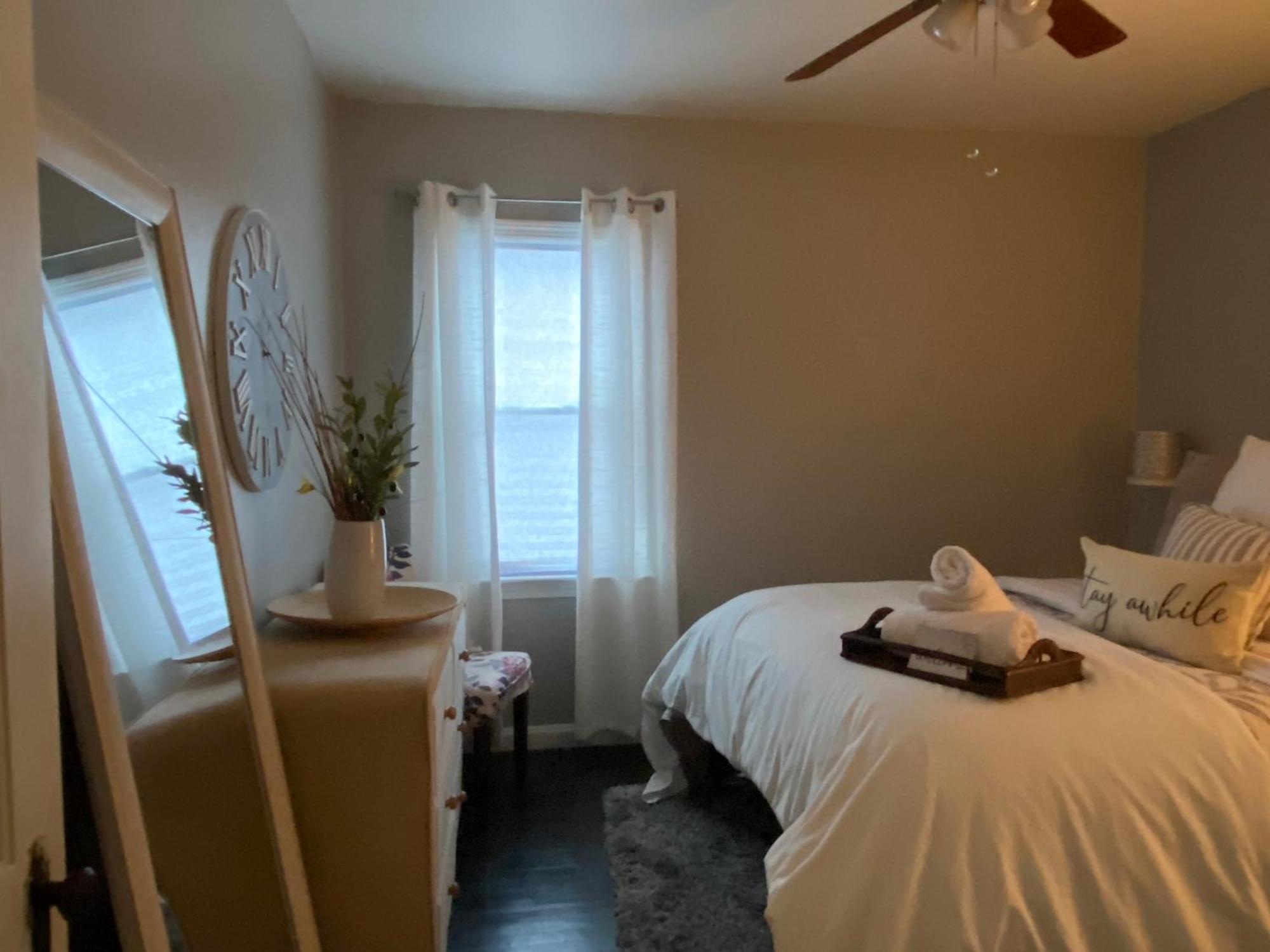 Cozy, 1St Floor Apartment 2Bdrms Plus Semi Private Room With Futon Pets With Fee Family Friendly Close To Everything Cleveland Eksteriør bilde