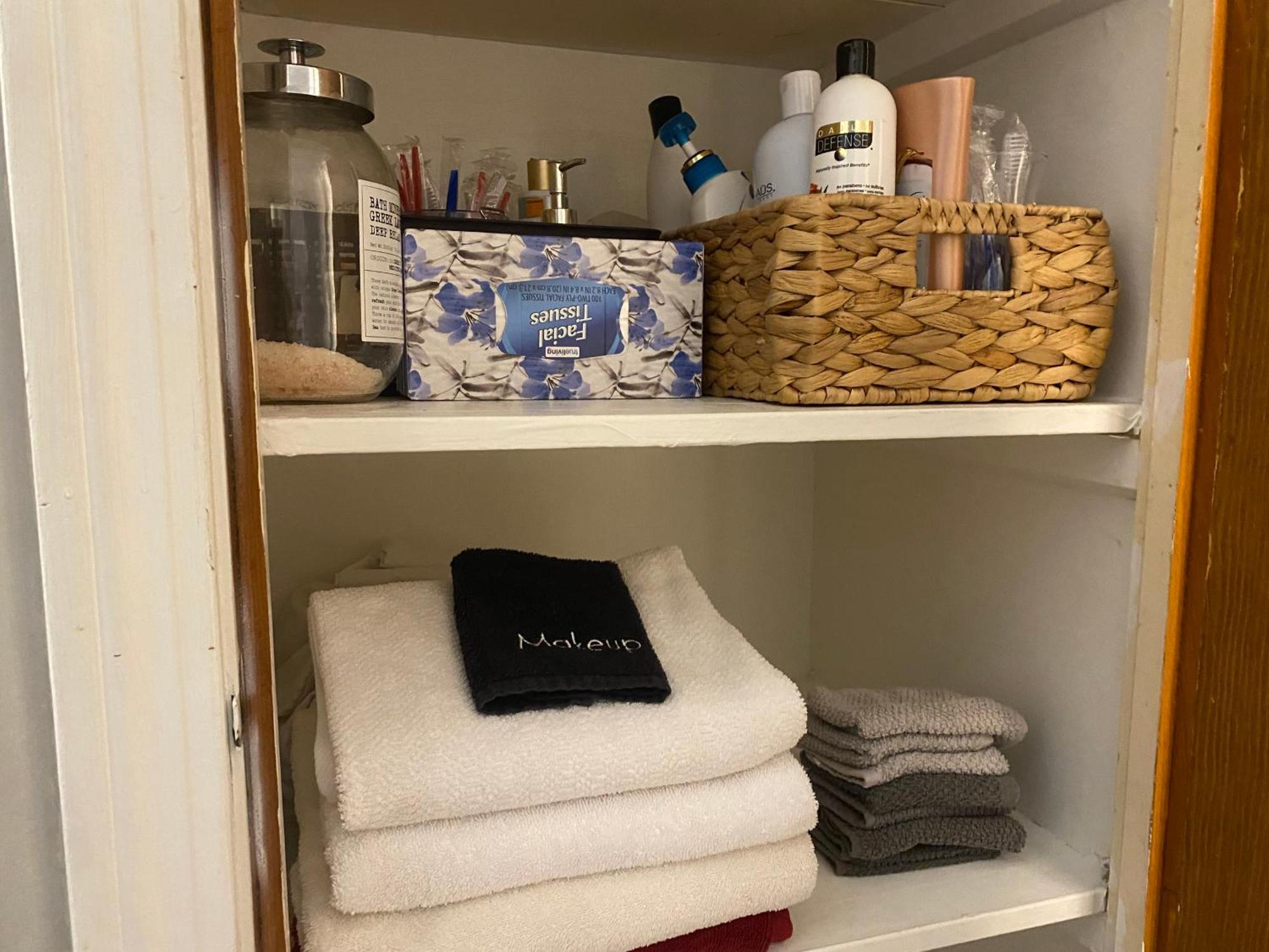 Cozy, 1St Floor Apartment 2Bdrms Plus Semi Private Room With Futon Pets With Fee Family Friendly Close To Everything Cleveland Eksteriør bilde